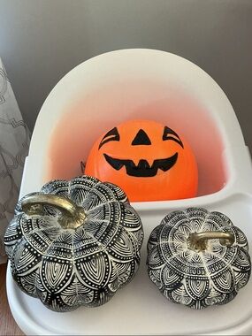 Halloween  🎃 Pumpkins, featuring intricate black-and-white pattern metallic.